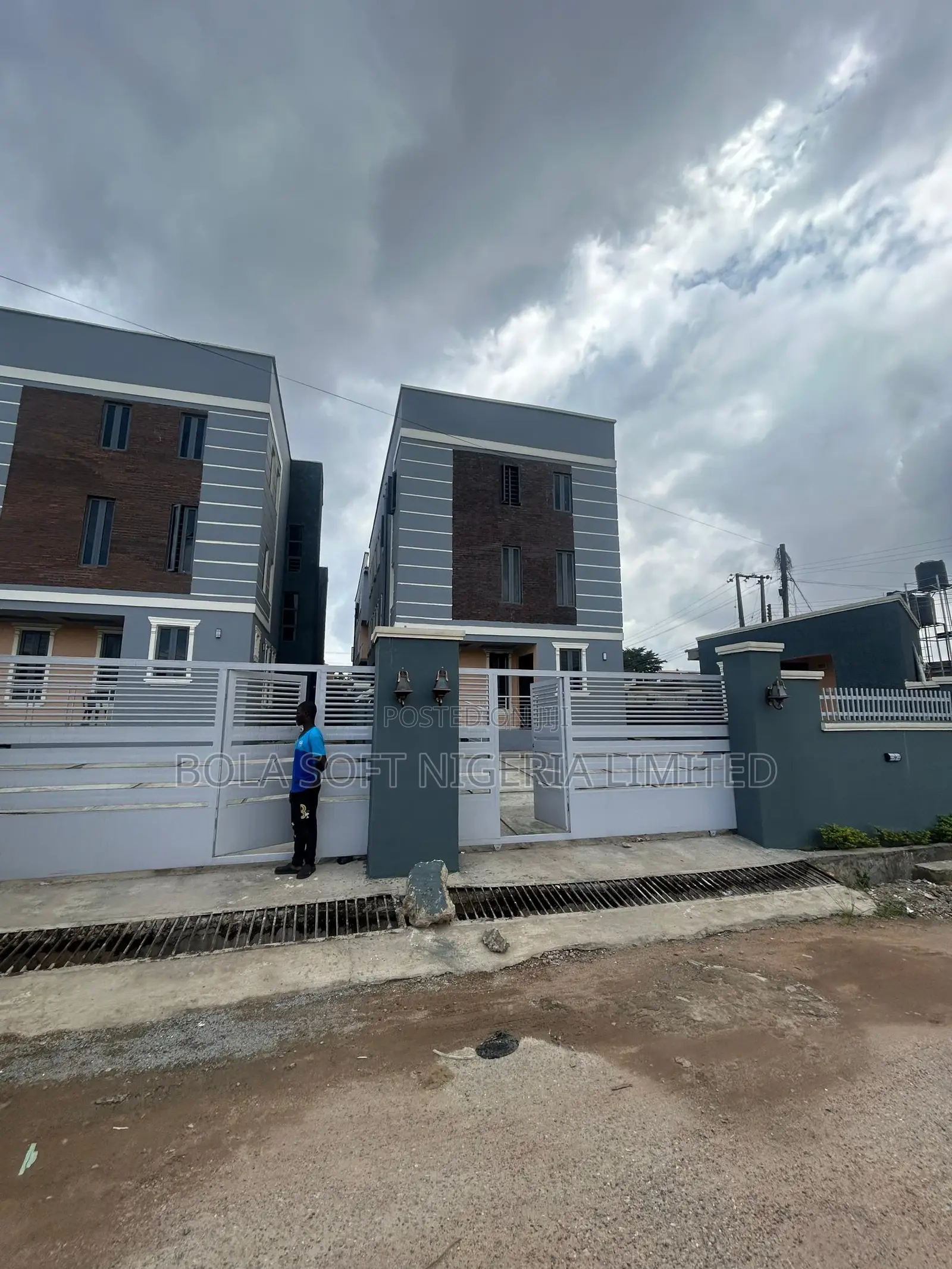 4bdrm Duplex in Aare Bodija for sale in Bodija