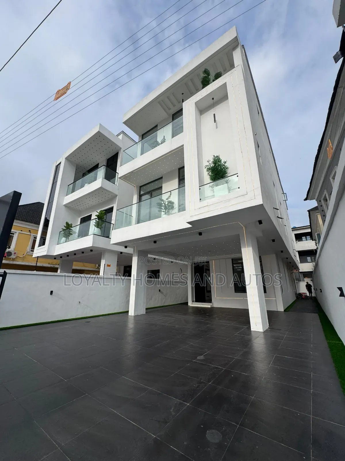 5bdrm Duplex in Chevron Lekki Lagos for sale in Chevron