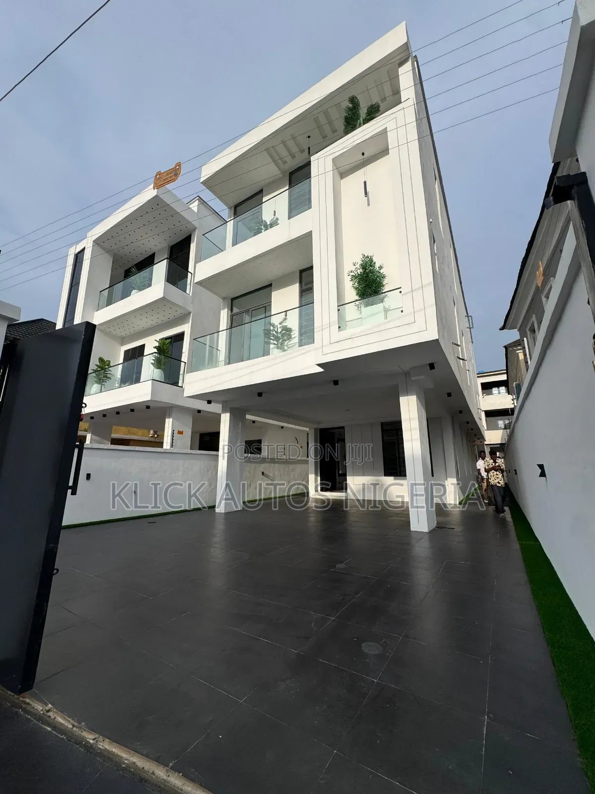 Furnished 5bdrm Duplex in Chevron for sale in Chevron