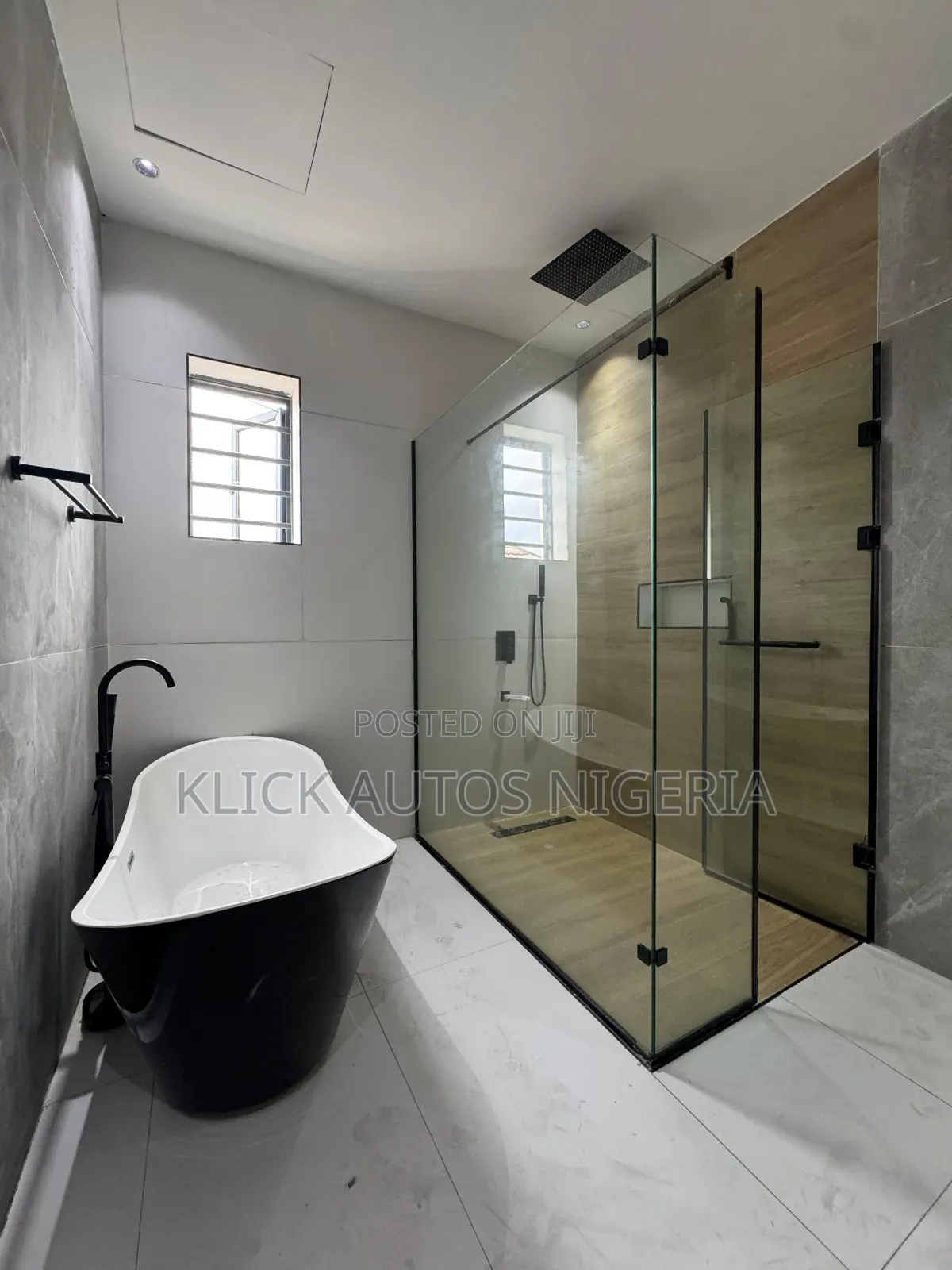 Furnished 5bdrm Duplex in Chevron for sale in Chevron