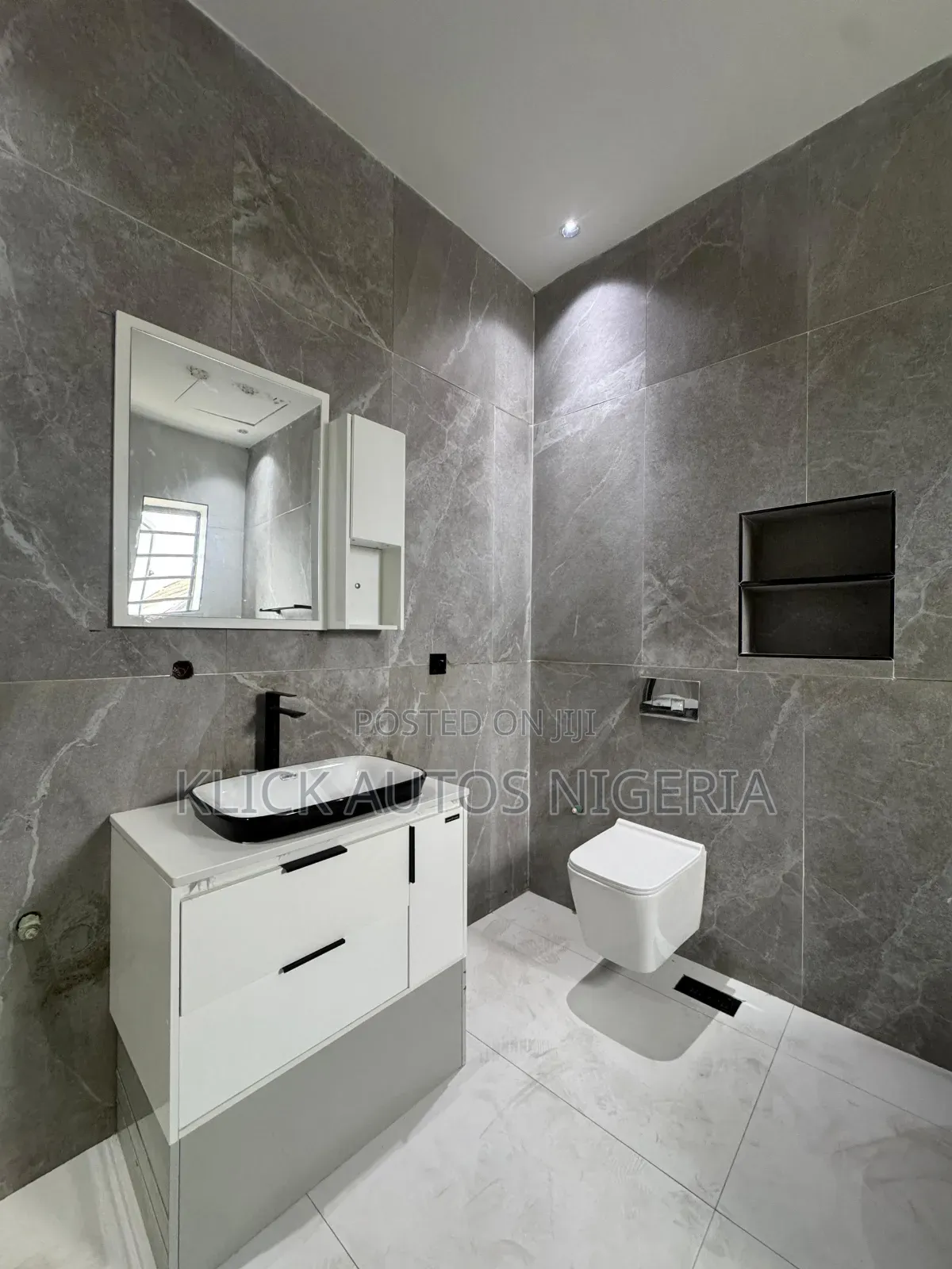 Furnished 5bdrm Duplex in Chevron for sale in Chevron