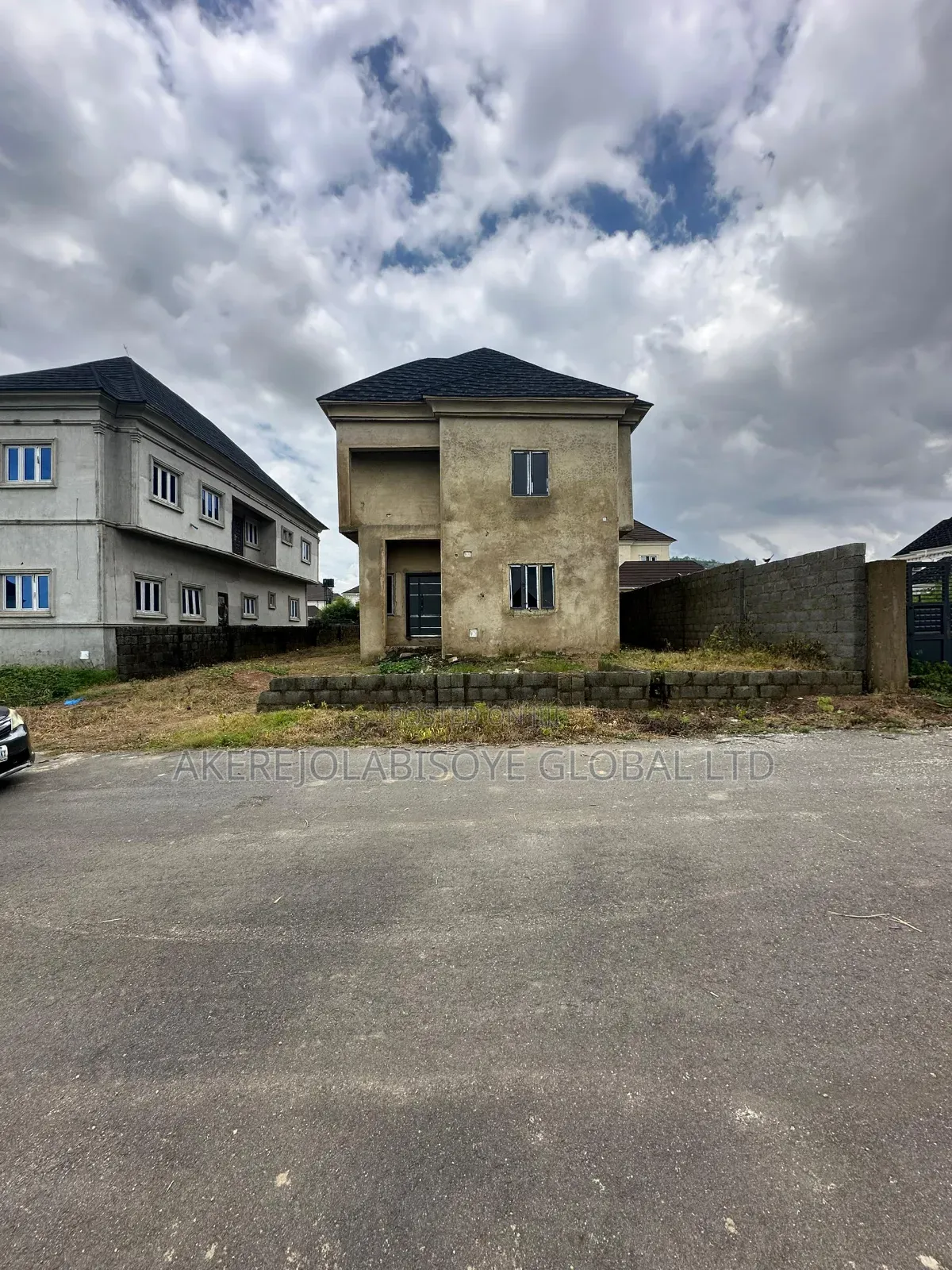 4bdrm Duplex in In An Estate for sale in Gwarinpa