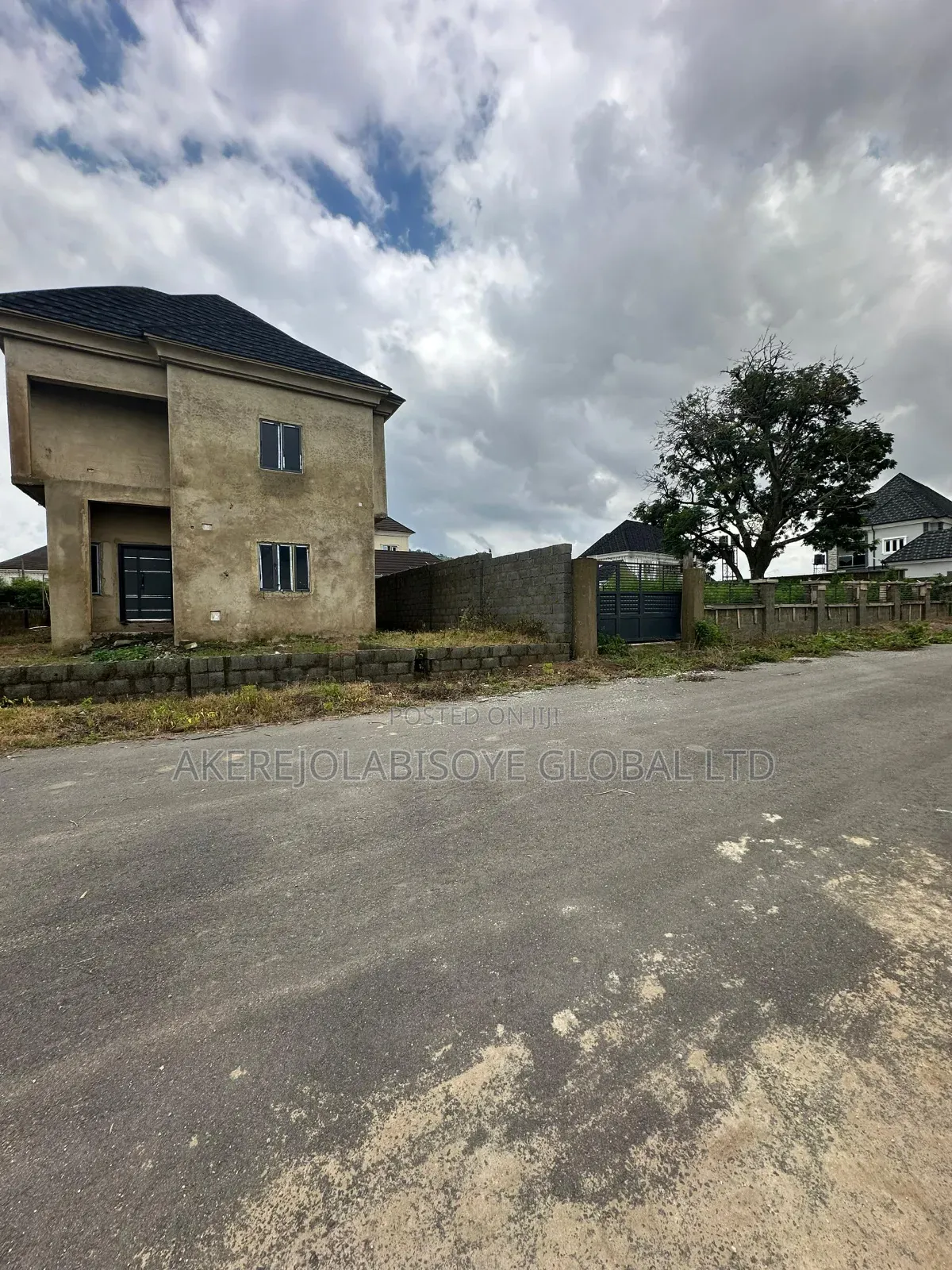 4bdrm Duplex in In An Estate for sale in Gwarinpa