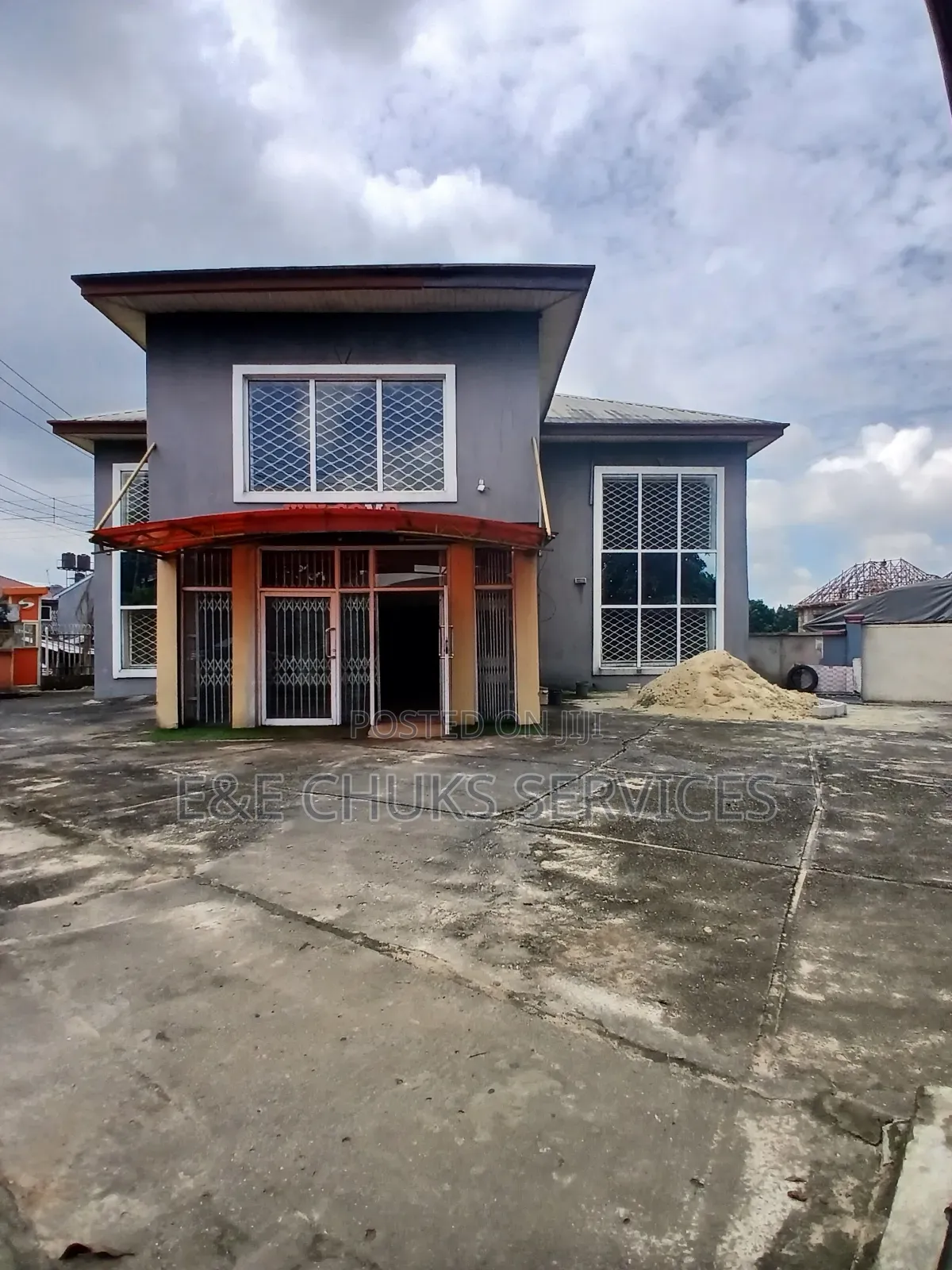 Large Plaza With Halls, Lounge, Shawarma Spot, and a Duplex to Let in Obio-Akpor