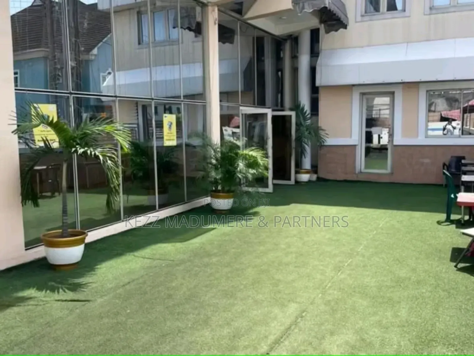For Sale : Furnished Functional 18 Rooms Hotel in Gra, Ph in Port-Harcourt