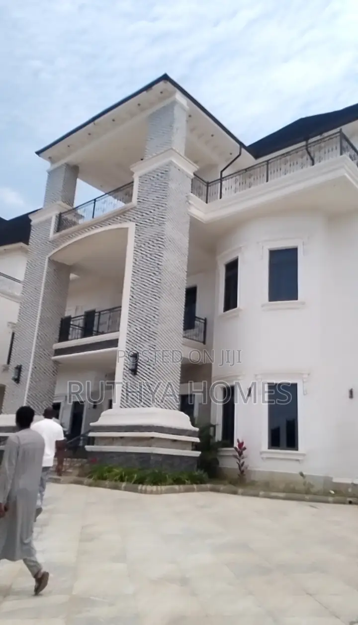 9bdrm Duplex in Maitama for sale in Maitama