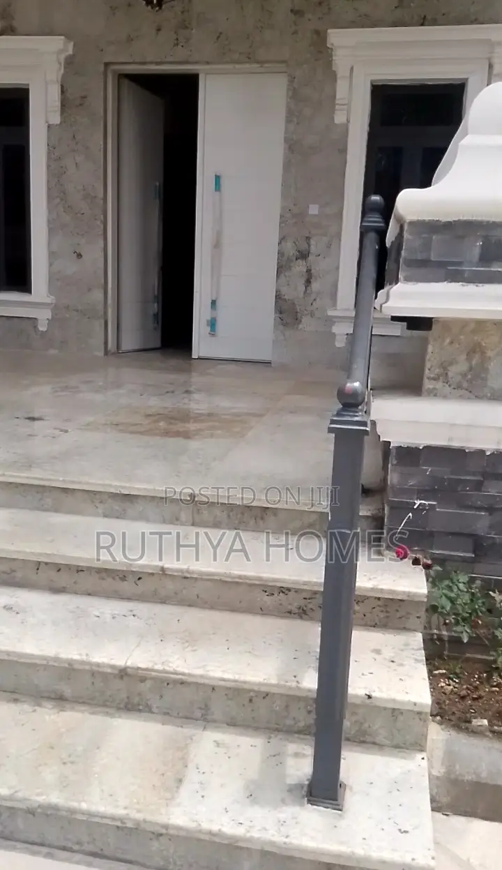 9bdrm Duplex in Maitama for sale in Maitama