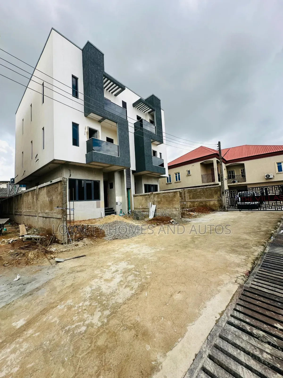 4bdrm Duplex in Alausa Ikeja Lagos for sale in Ikeja