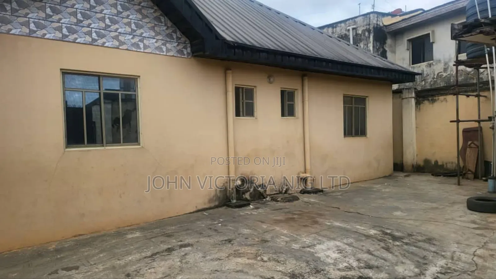6bdrm Block of Flats in Jimoah, Ikotun/Igando for sale in Ikotun/Igando