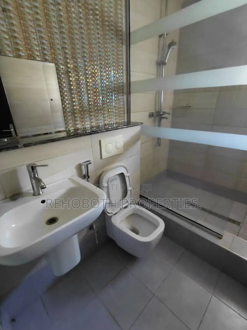 4bdrm Duplex in Adepate Estate, Idishin for rent in Idishin