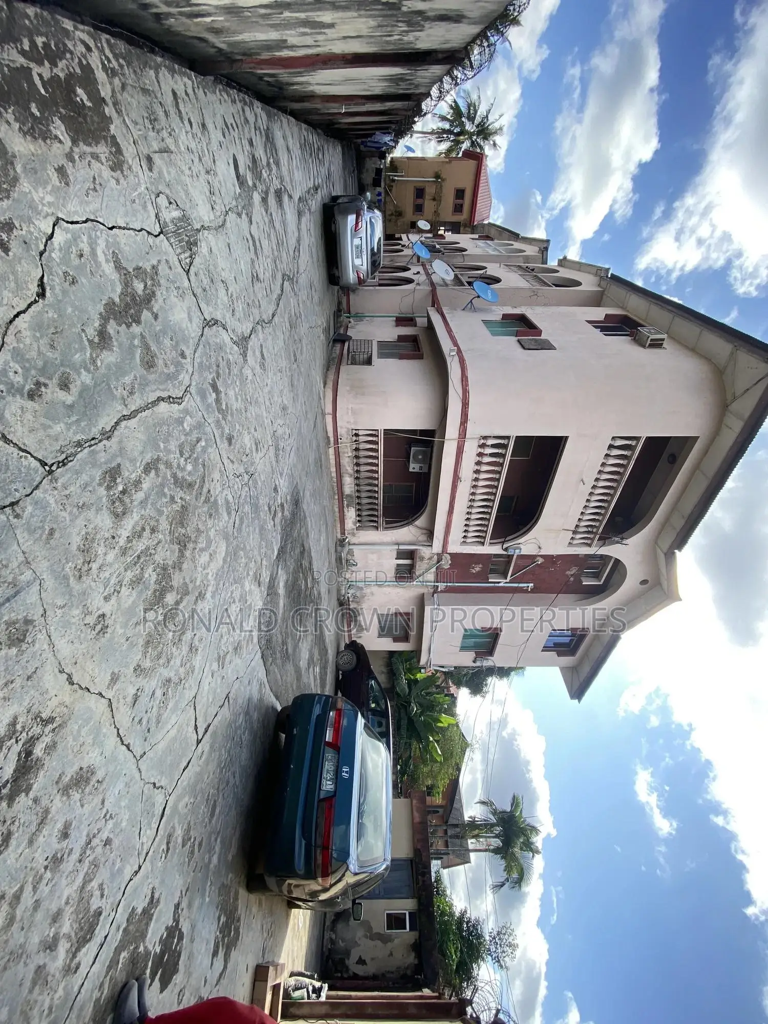 3bdrm Block of Flats in Oke-Afa for sale in Oke-Afa