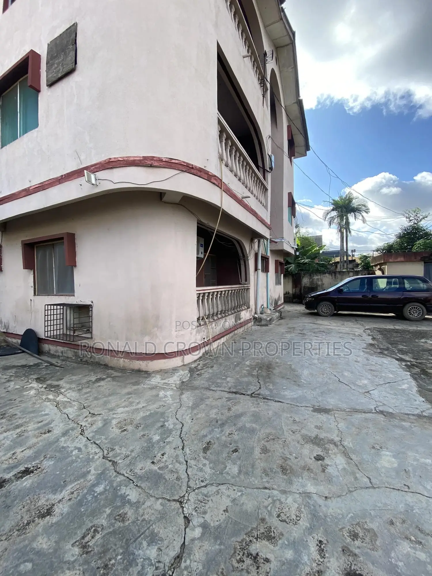 3bdrm Block of Flats in Oke-Afa for sale in Oke-Afa