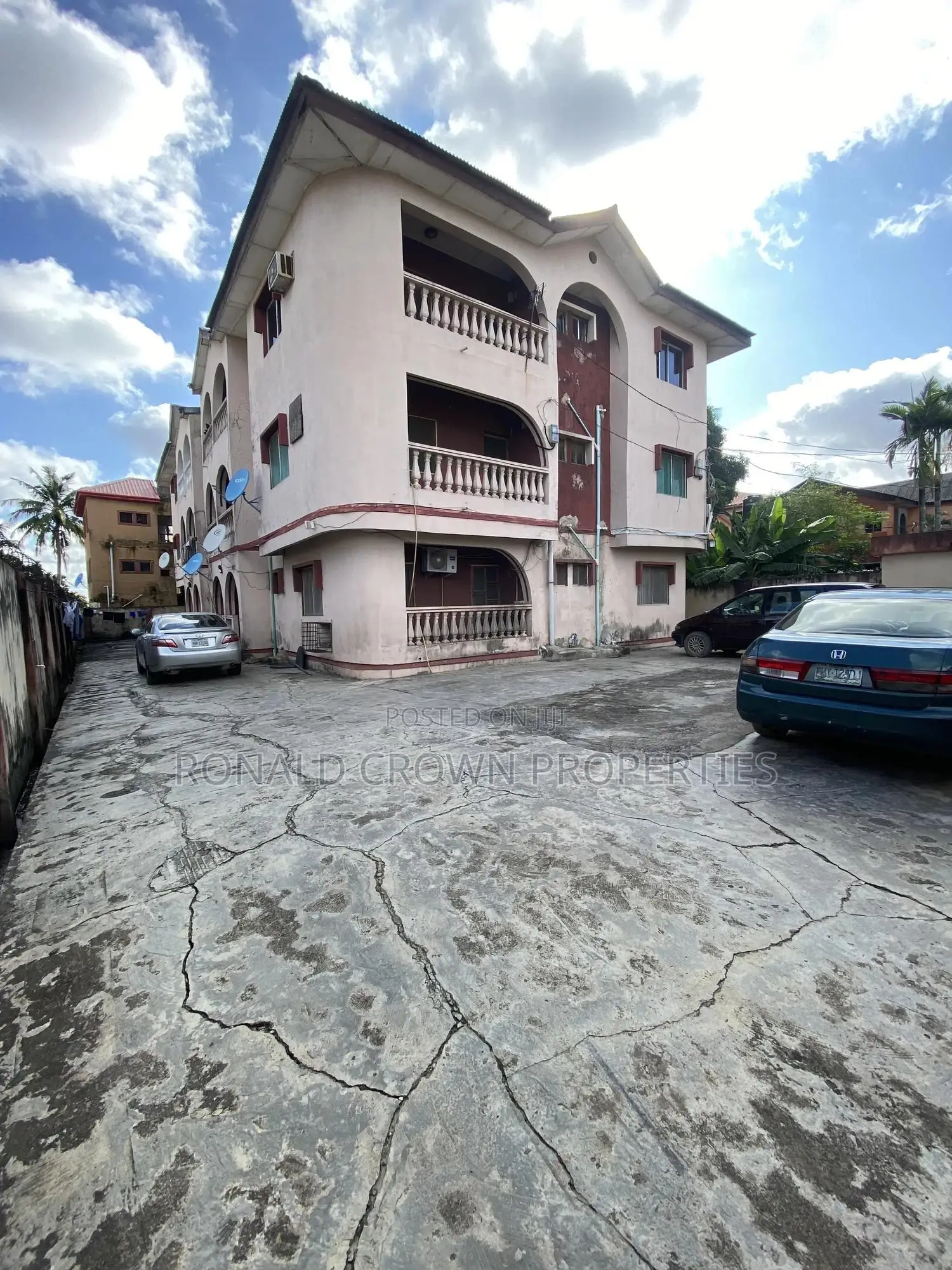 3bdrm Block of Flats in Oke-Afa for sale in Oke-Afa