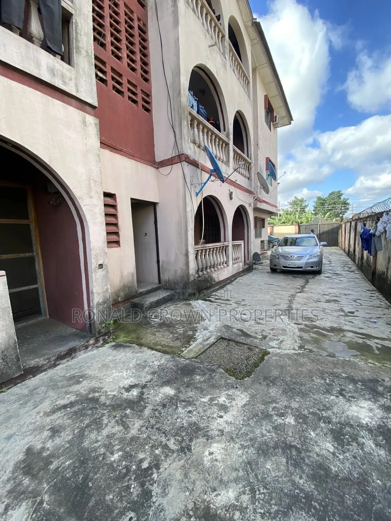 3bdrm Block of Flats in Oke-Afa for sale in Oke-Afa