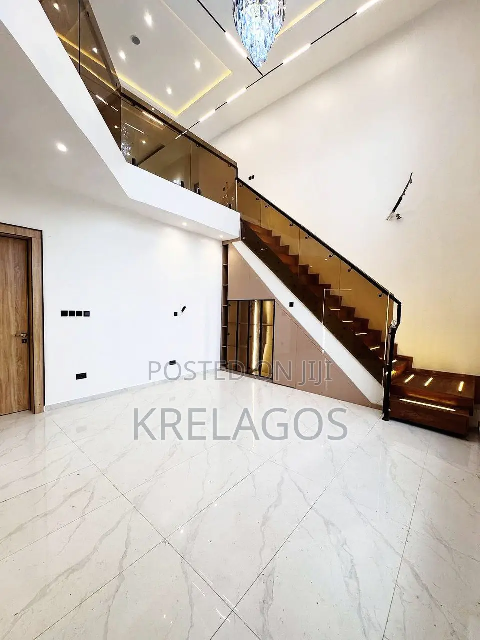 6bdrm Duplex in Chevron for sale in Chevron