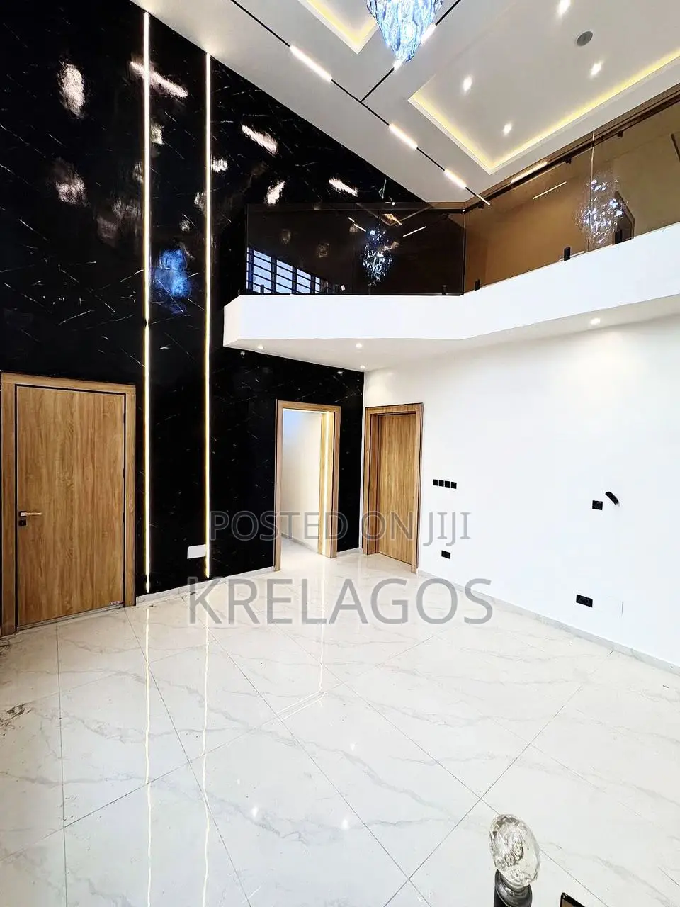 6bdrm Duplex in Chevron for sale in Chevron