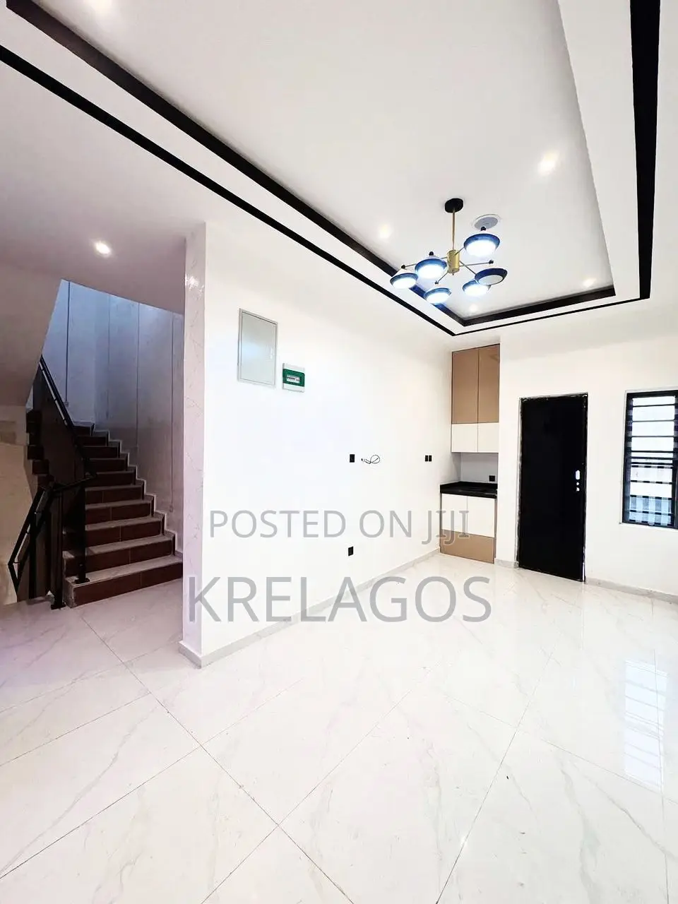 6bdrm Duplex in Chevron for sale in Chevron