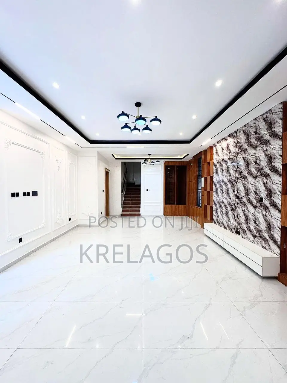 6bdrm Duplex in Chevron for sale in Chevron