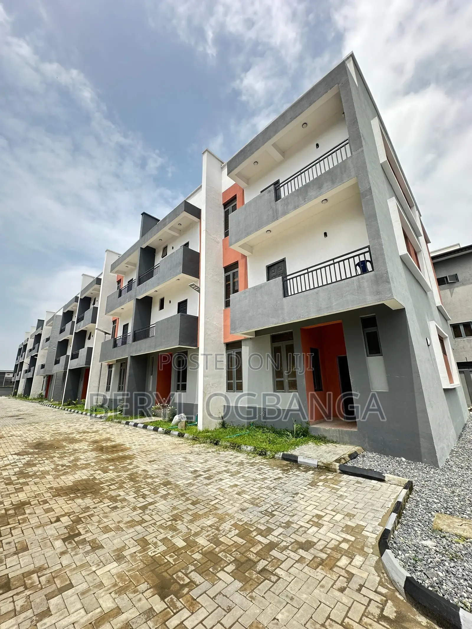 4bdrm Townhouse/Terrace in Ikate for sale in Ikate