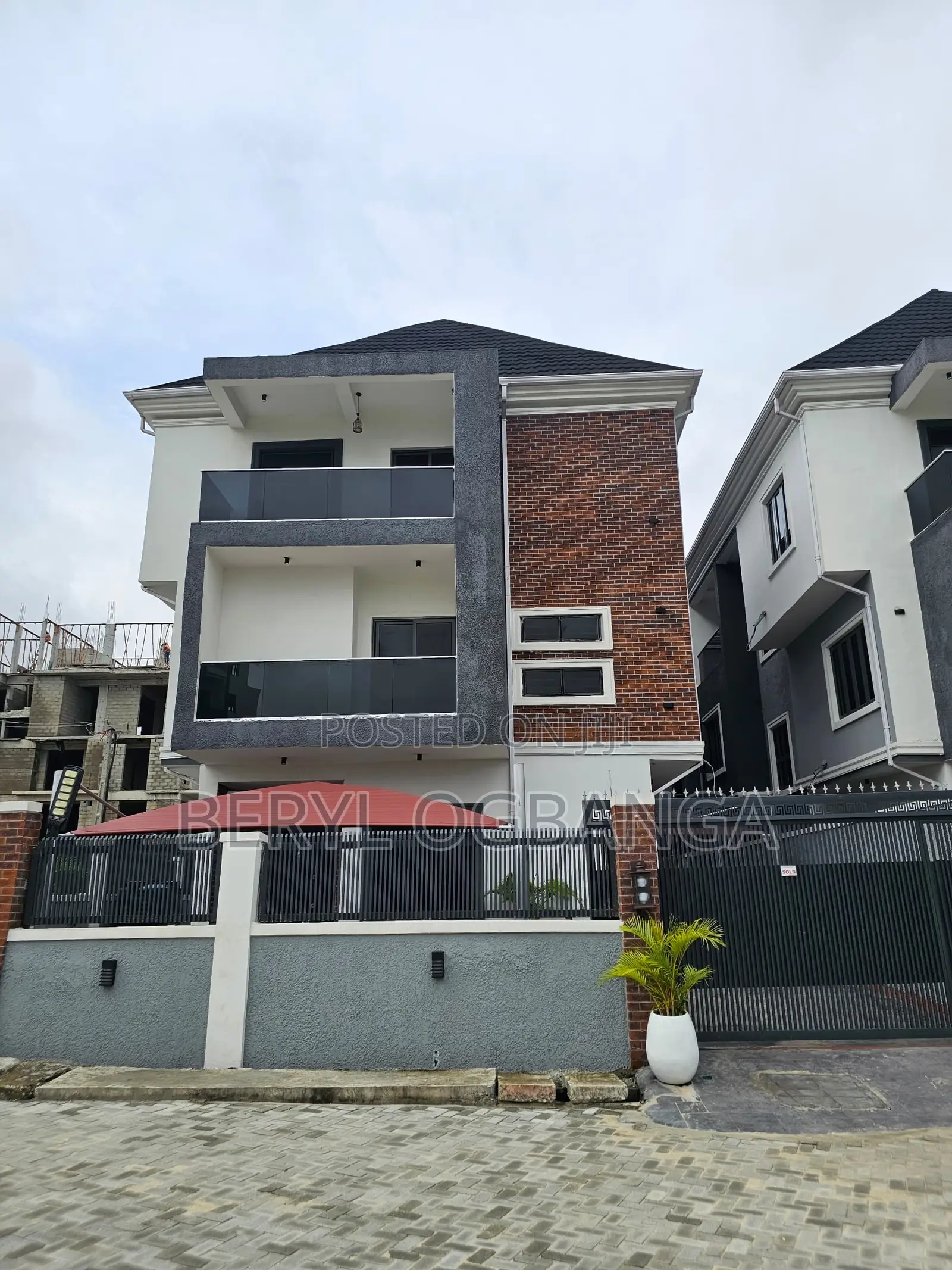5bdrm Townhouse/Terrace in Ikate for sale in Ikate