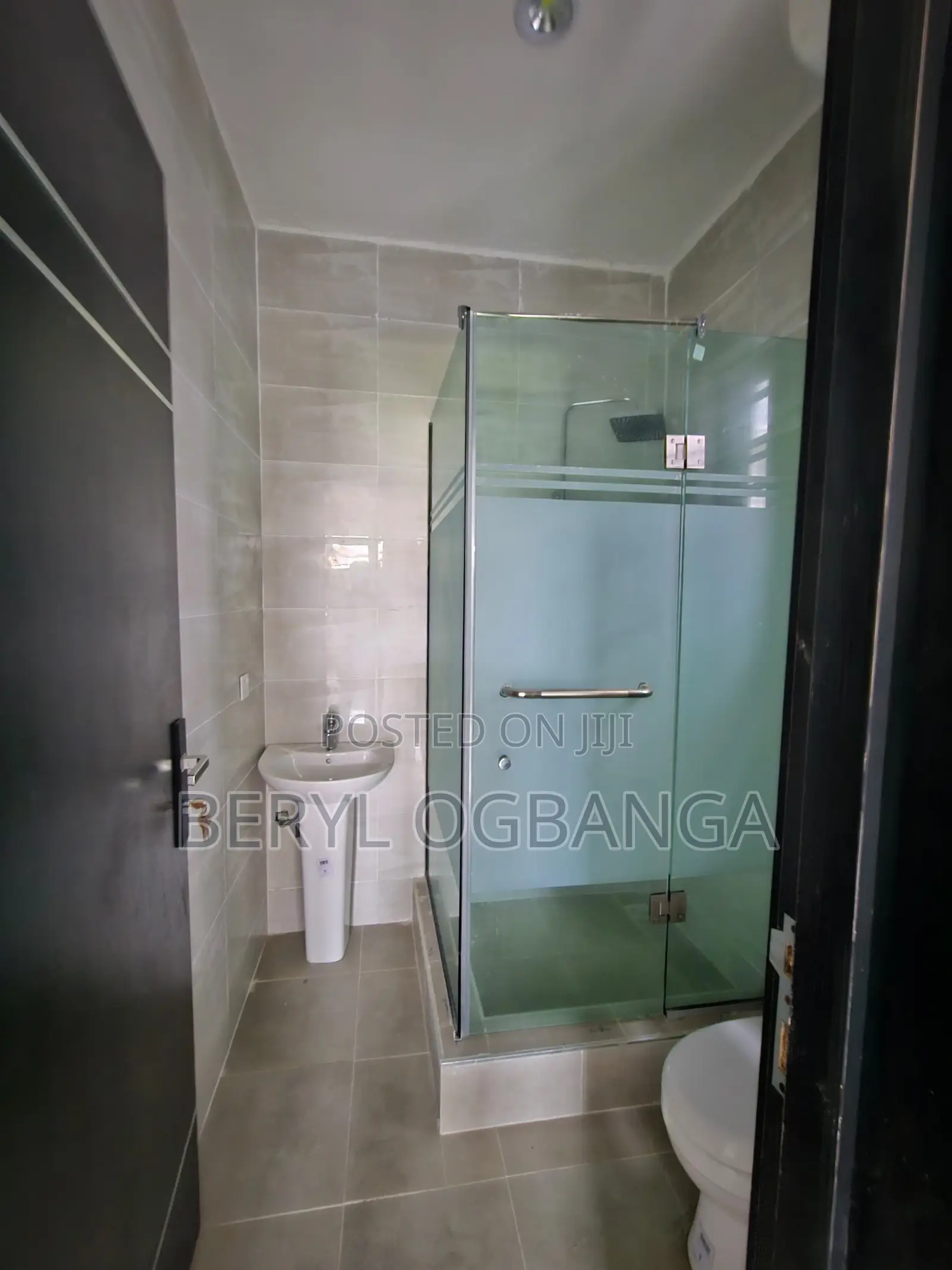 5bdrm Townhouse/Terrace in Ikate for sale in Ikate