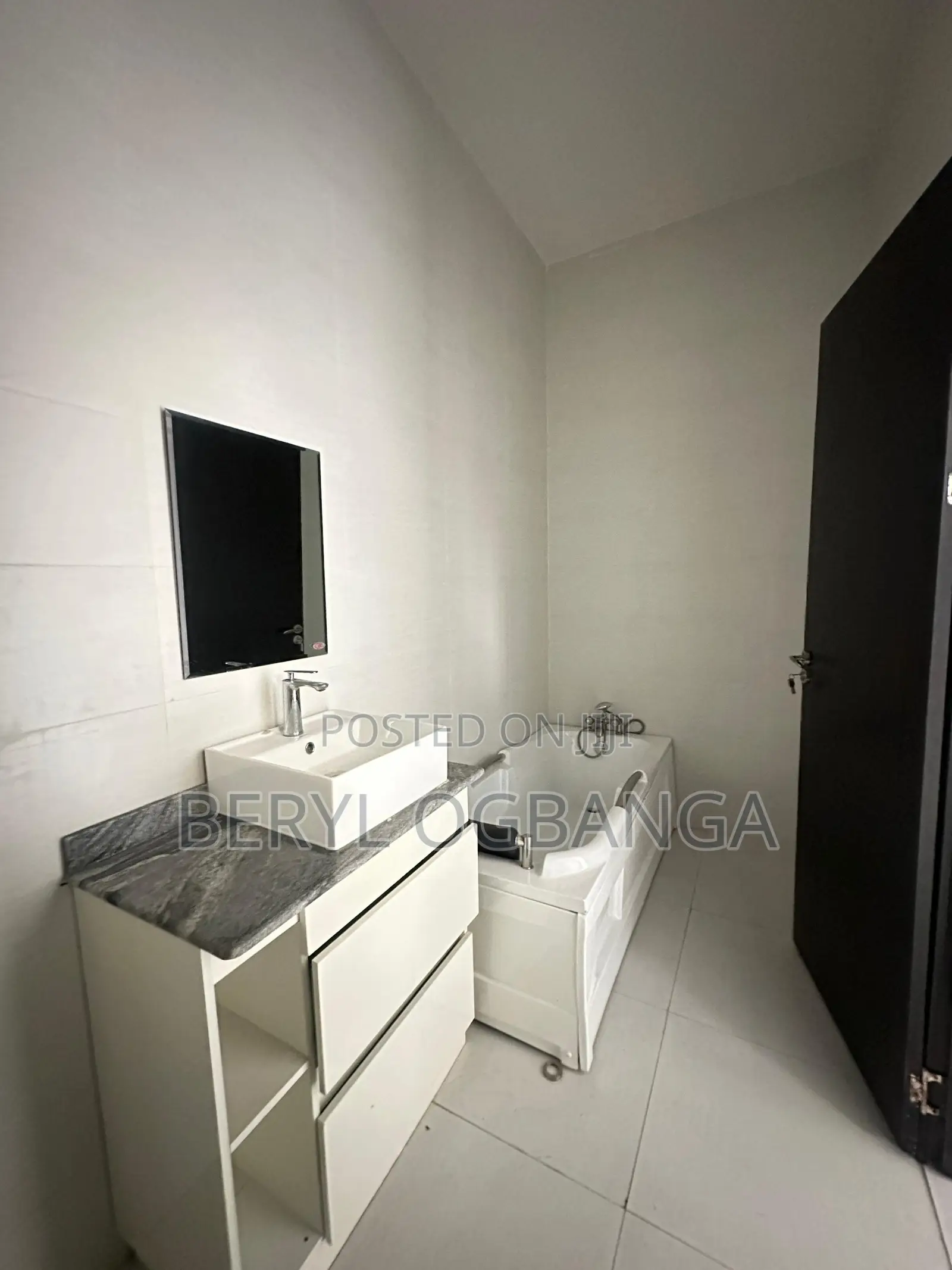 4bdrm Townhouse/Terrace in Lekki Phase 2 for sale in Lekki Phase 2