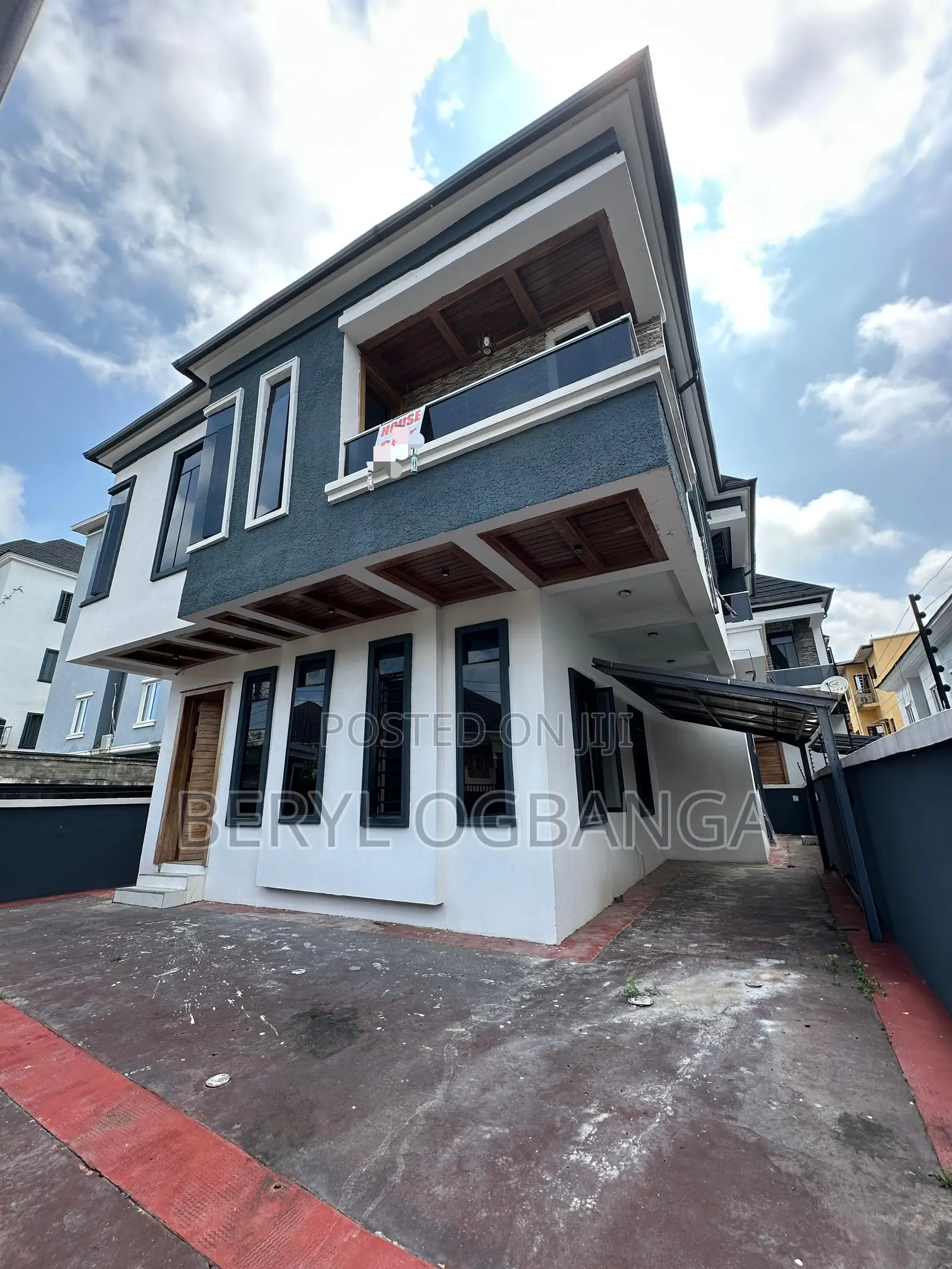 5bdrm Duplex in Lekki Phase 2 for sale in Lekki Phase 2