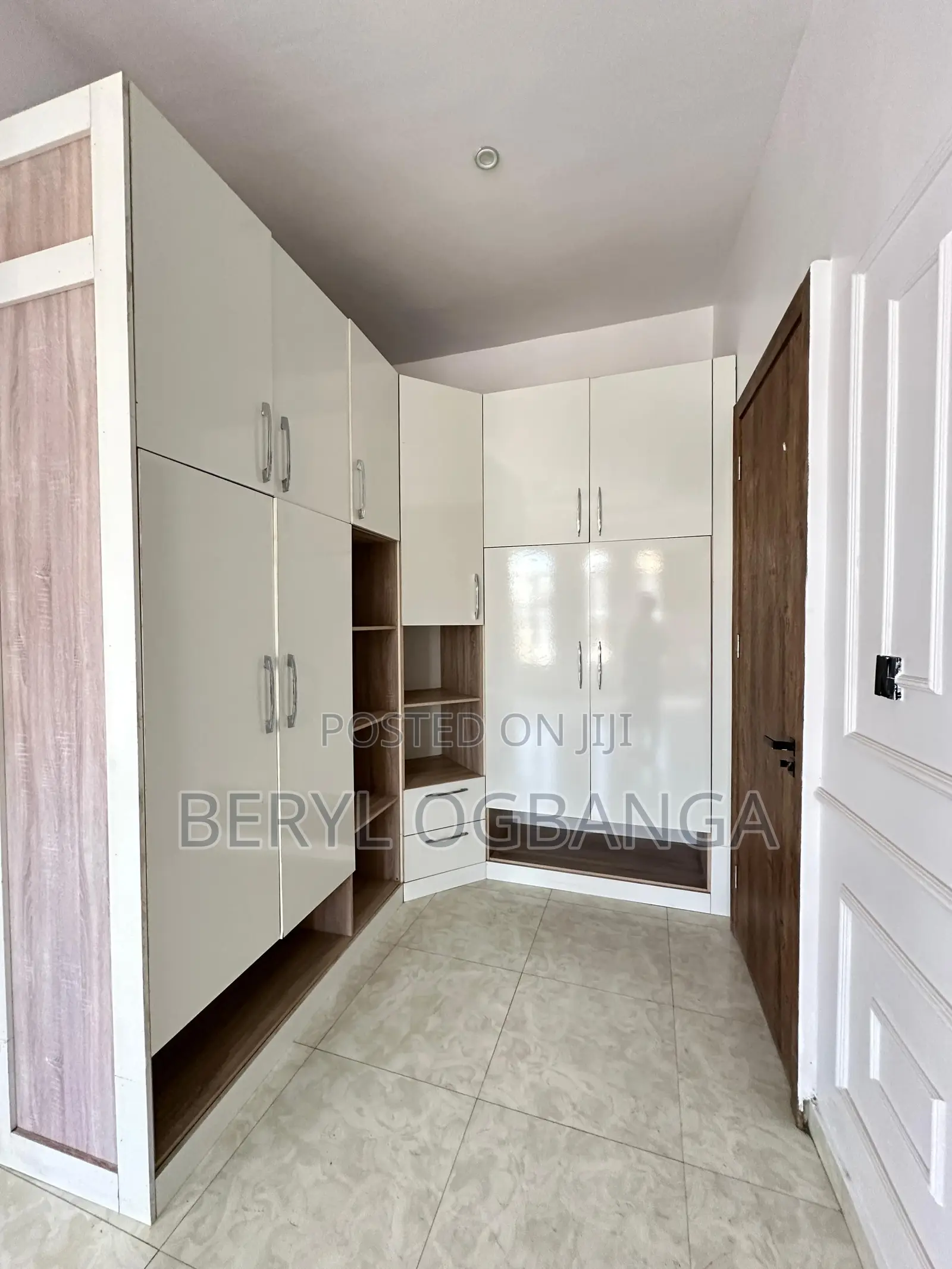 5bdrm Duplex in Lekki Phase 2 for sale in Lekki Phase 2