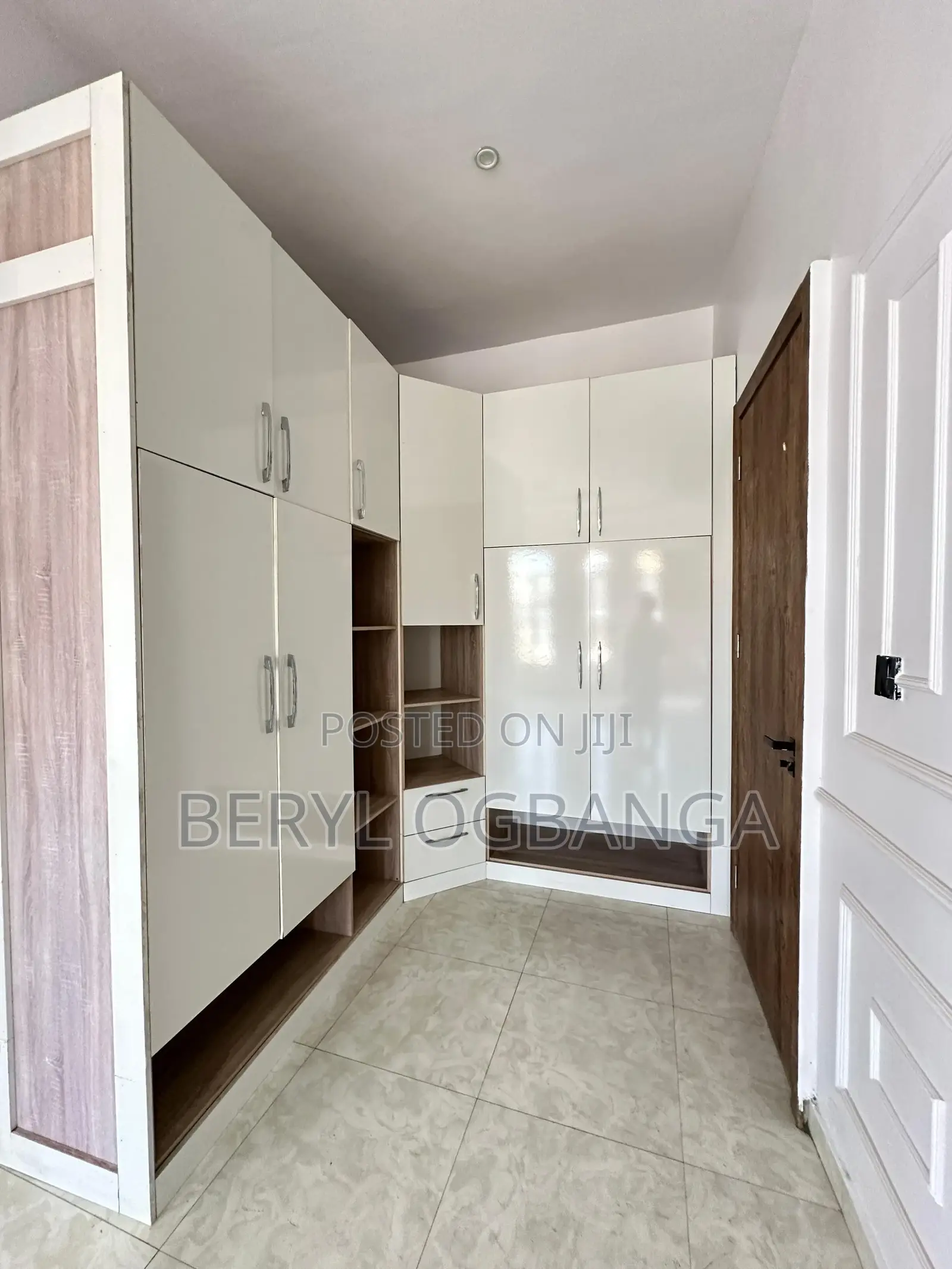 5bdrm Duplex in Lekki Phase 2 for sale in Lekki Phase 2