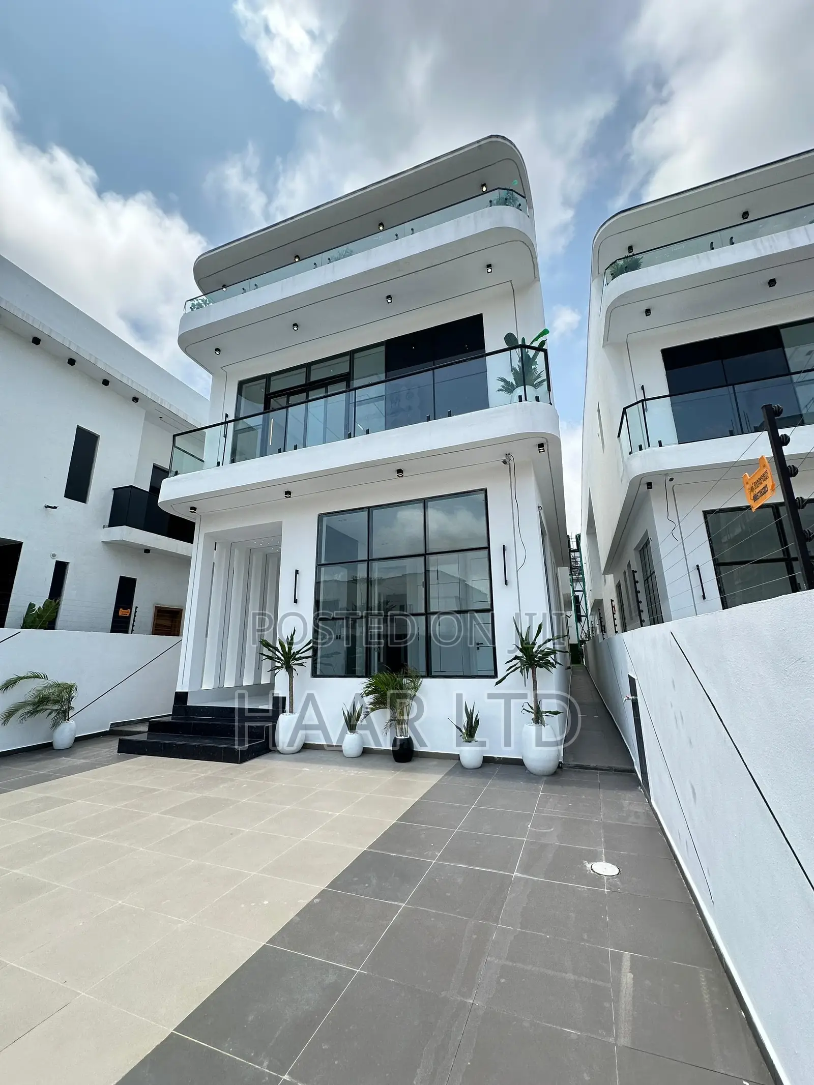 5bdrm Duplex in Lekki Phase 2 for sale in Lekki Phase 2
