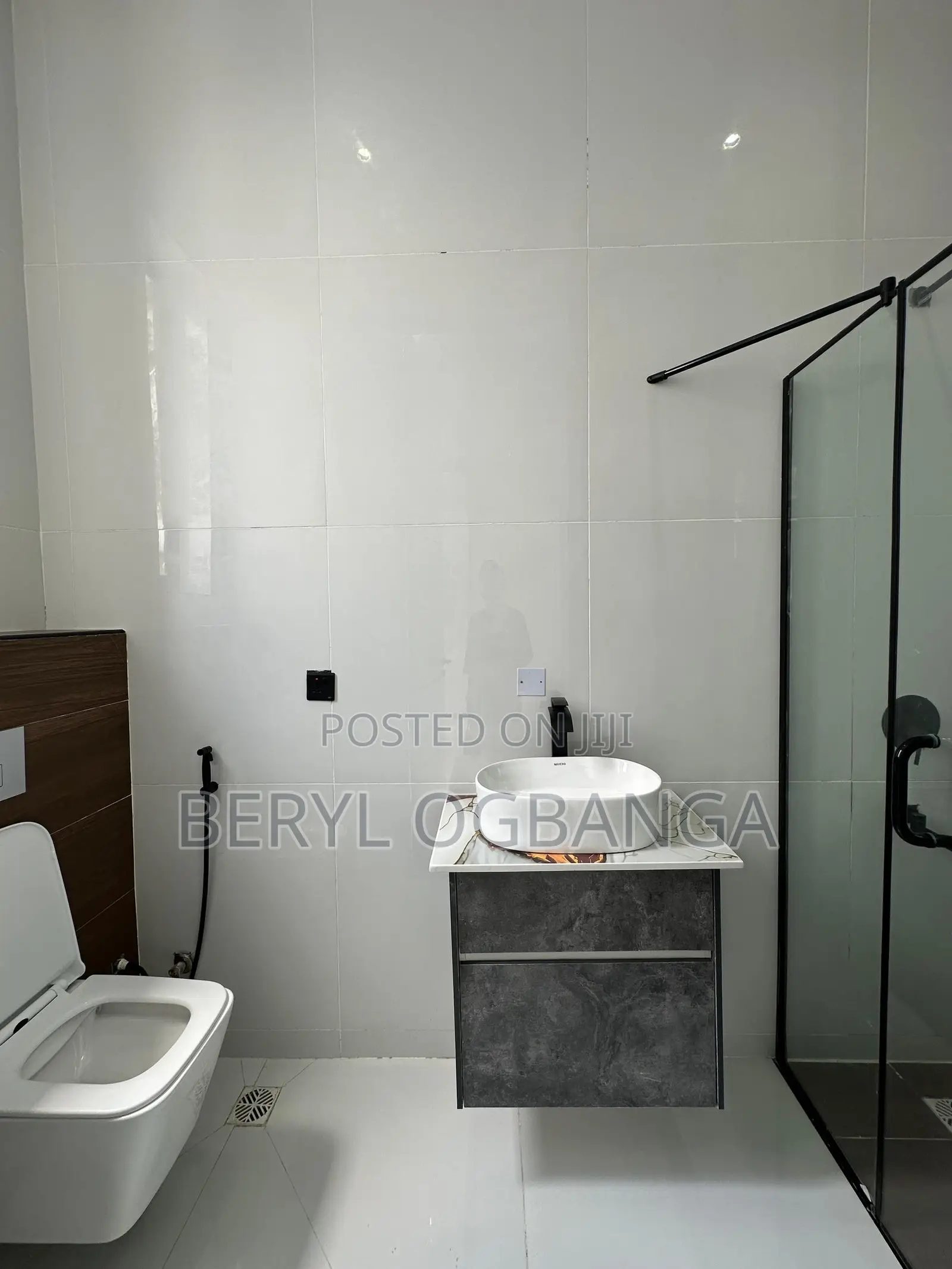 5bdrm Duplex in Lekki Phase 2 for sale in Lekki Phase 2