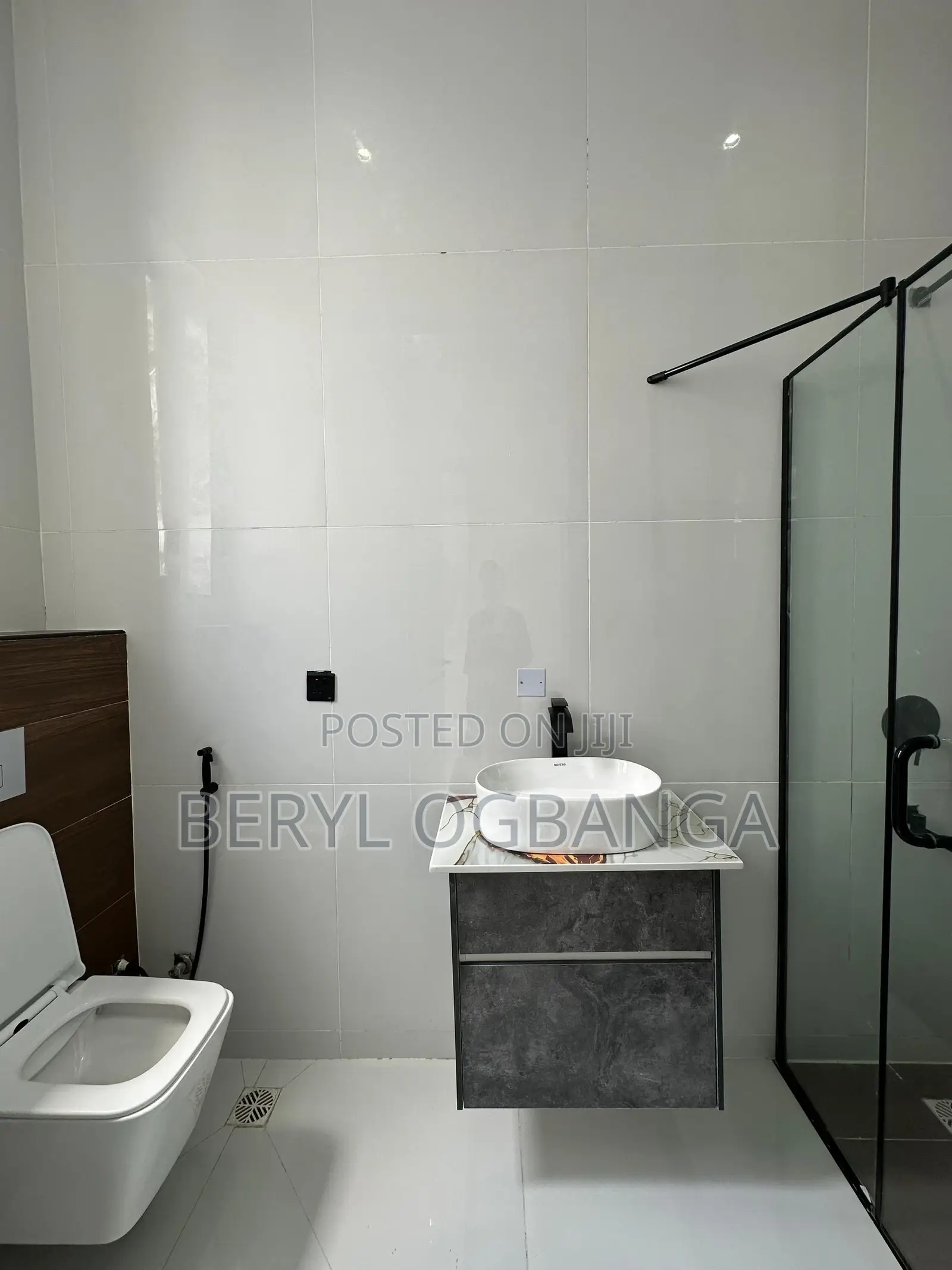 5bdrm Duplex in Lekki Phase 2 for sale in Lekki Phase 2