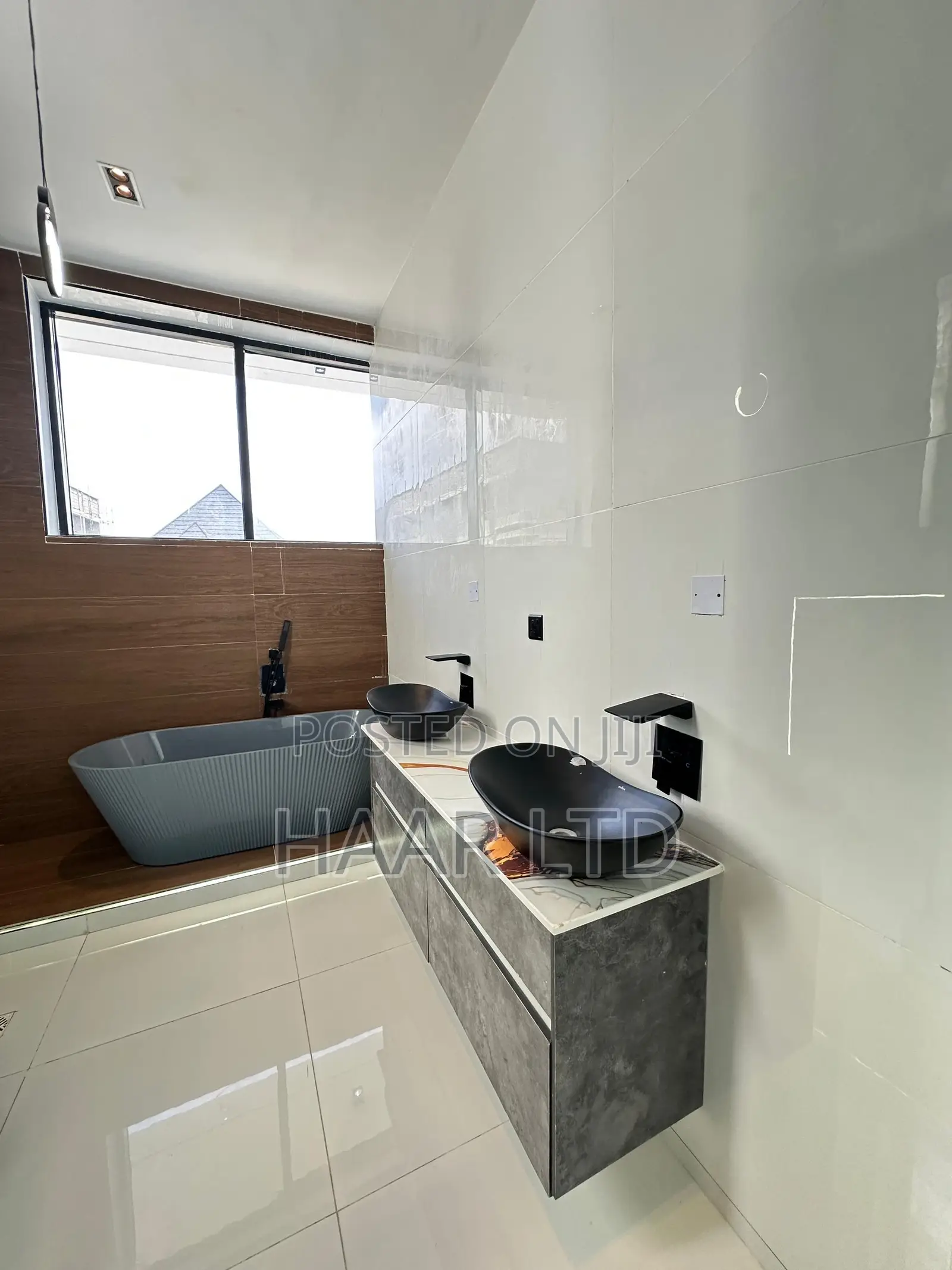 5bdrm Duplex in Lekki Phase 2 for sale in Lekki Phase 2
