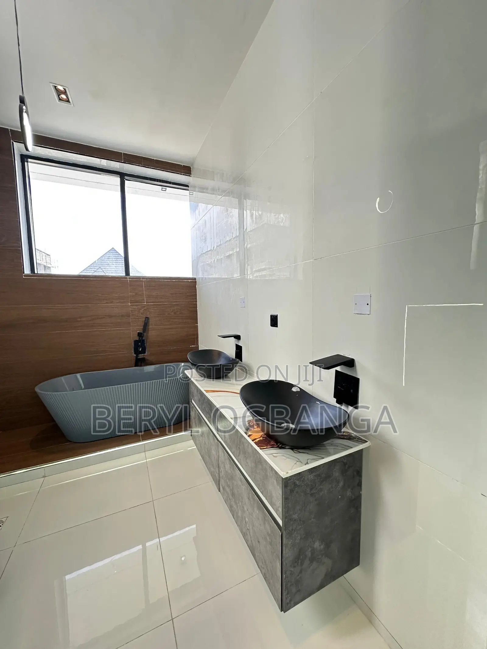 5bdrm Duplex in Lekki Phase 2 for sale in Lekki Phase 2