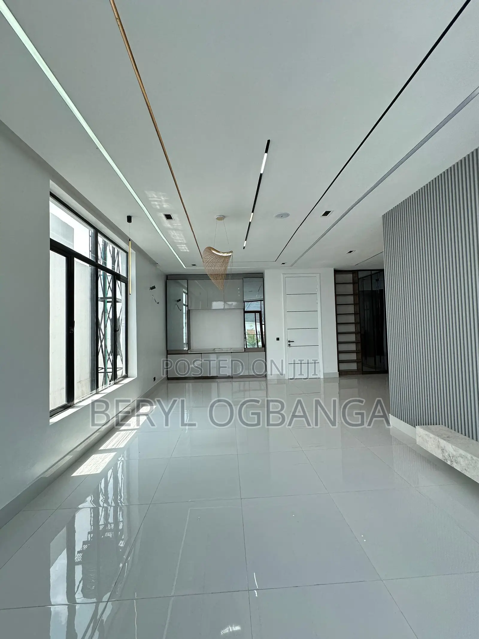 5bdrm Duplex in Lekki Phase 2 for sale in Lekki Phase 2