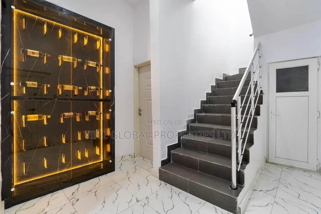 Luxury Sharp 4 Bedroom Shortlet Apartment With Ps5 Swimming Pool in Lekki