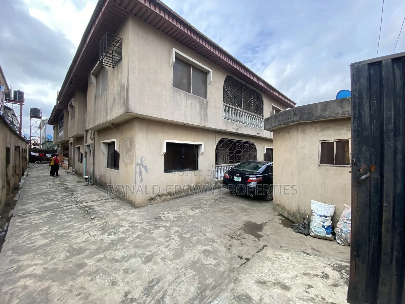 3bdrm Block of Flats in Ago Palace for sale in Ago Palace