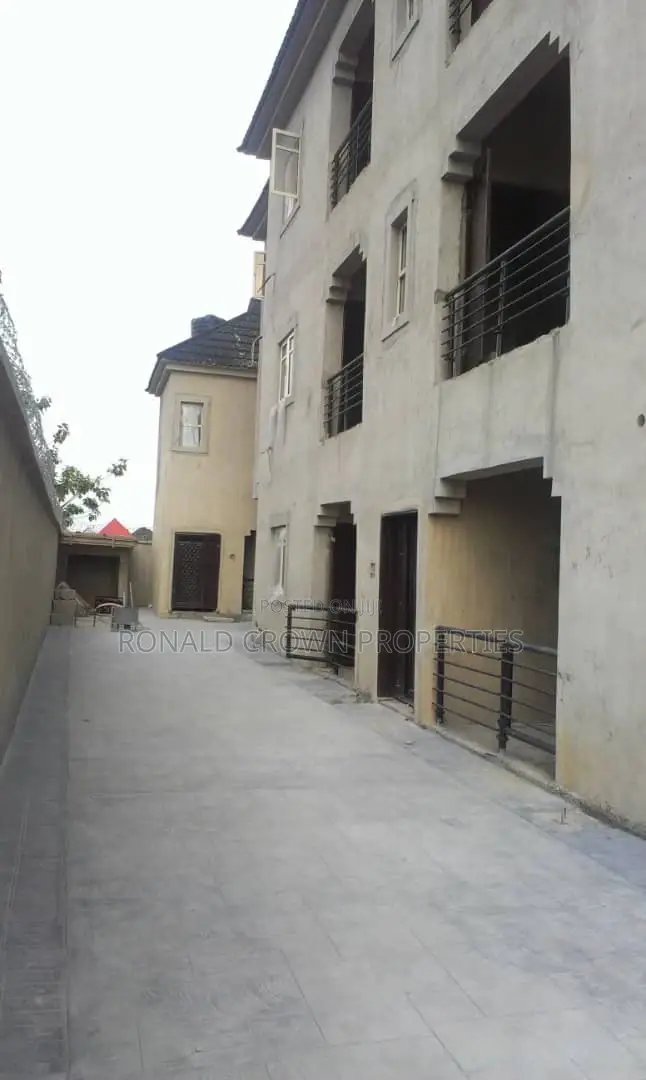 3bdrm Block of Flats in Ago Palace for sale in Ago Palace