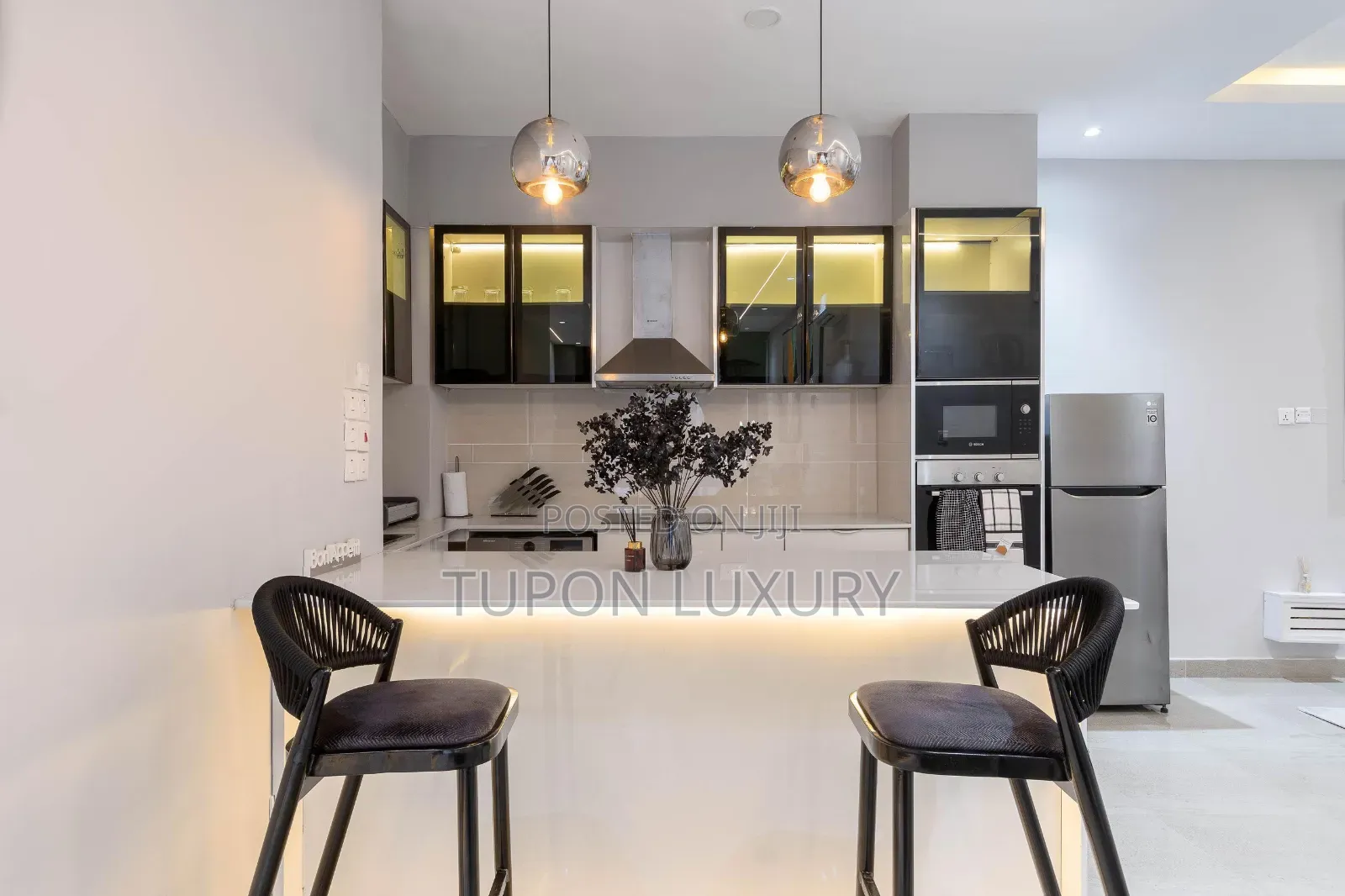 Luxury Waterfront 2bed With Infinity Pool, Cinema, Tennis Court Ps5 in Lekki Phase 1