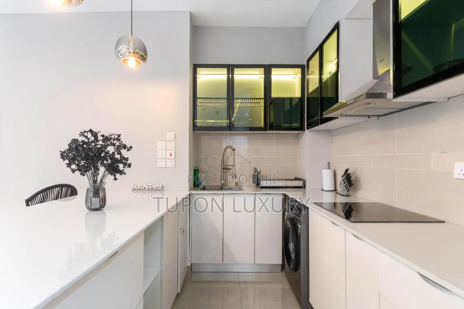 Luxury Waterfront 2bed With Infinity Pool, Cinema, Tennis Court Ps5 in Lekki Phase 1