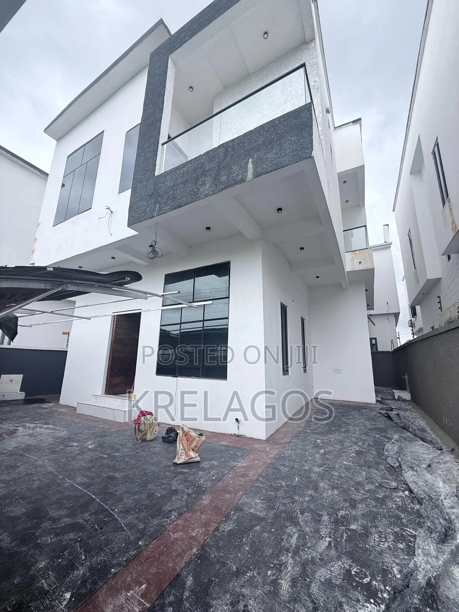4bdrm Duplex in Off Lekki-Epe Expressway for sale in Off Lekki-Epe Expressway