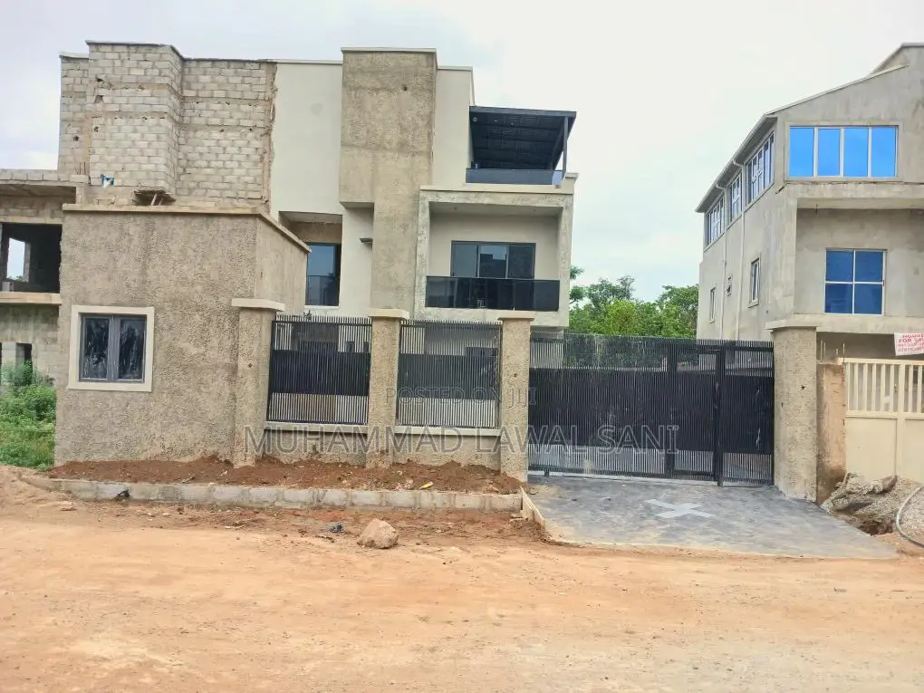 4bdrm Duplex in Ochacho Estate, Life Camp for sale in Life Camp