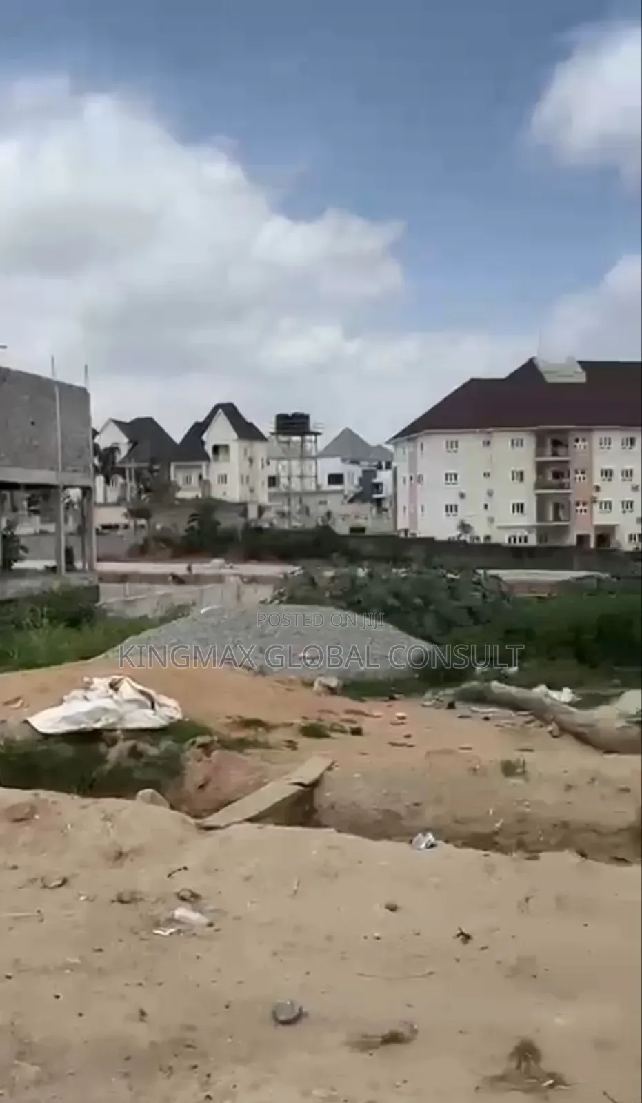Residential Land With Building Structure - *Land Size*: 1,400 SQM in Guzape District
