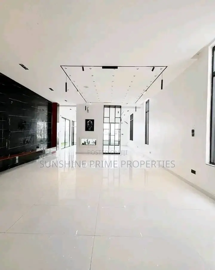 5bdrm Duplex in Lagos Chevron for sale in Chevron