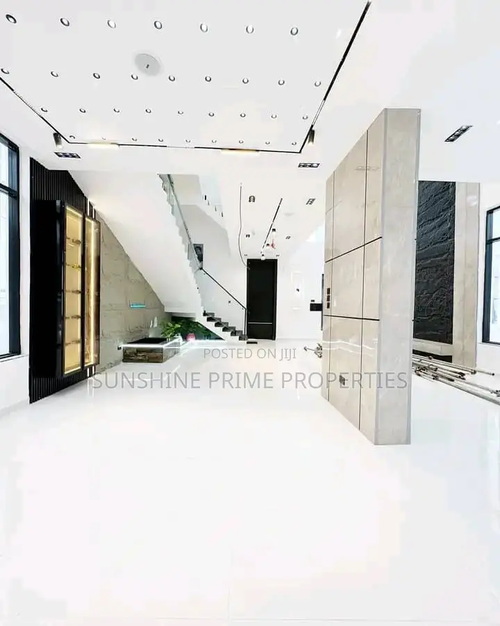 5bdrm Duplex in Lagos Chevron for sale in Chevron
