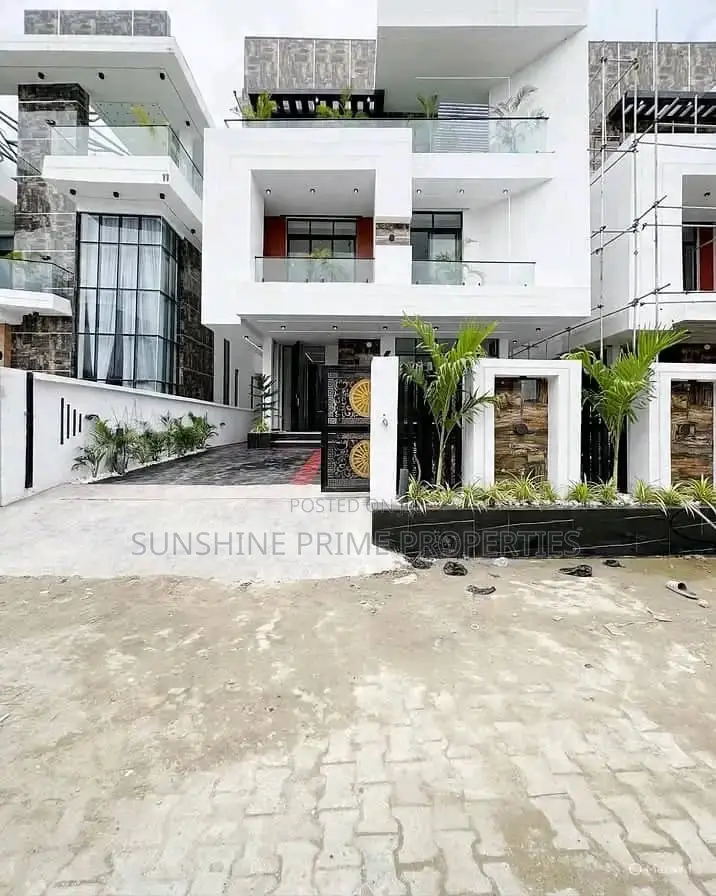 5bdrm Duplex in Lagos Chevron for sale in Chevron