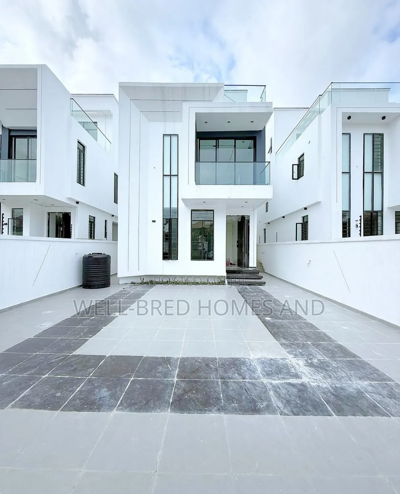 5bdrm Duplex in Lekki Phase 1 for sale in Lekki Phase 1