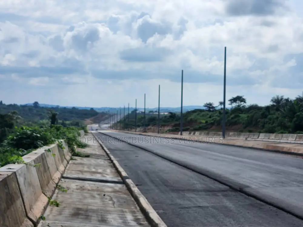 200 Acres on Circular Road in Ibadan in CHallenge / Ibadan