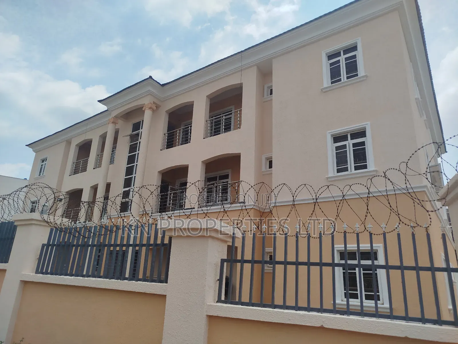 3bdrm Block of Flats in Wuye for rent in Wuye