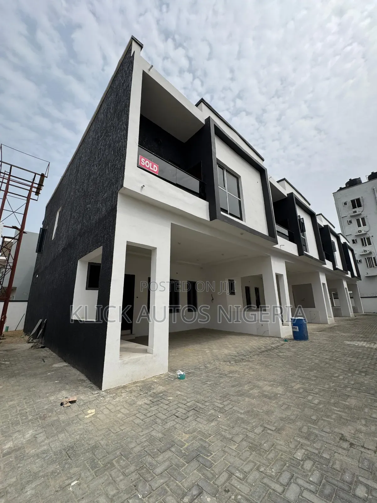 Furnished 5bdrm Townhouse/Terrace in Igbo-efon for sale in Igbo-efon